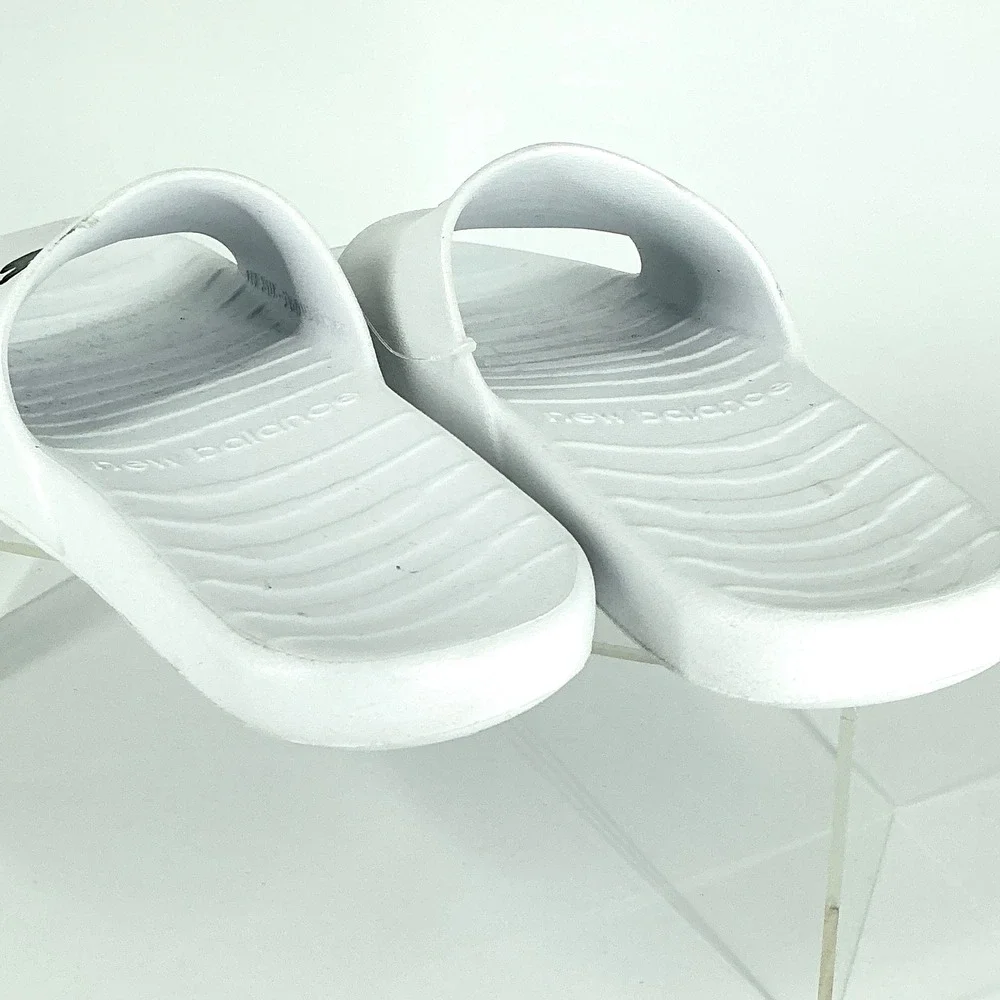 New Balance Mens Size 10 100 Slide Sandals NEW White Black Logo $40